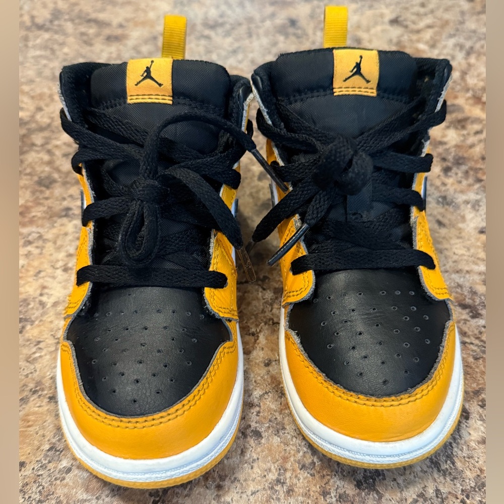Jordan 1 Mid (TD)
Size 10C Taxi/ Black/ White